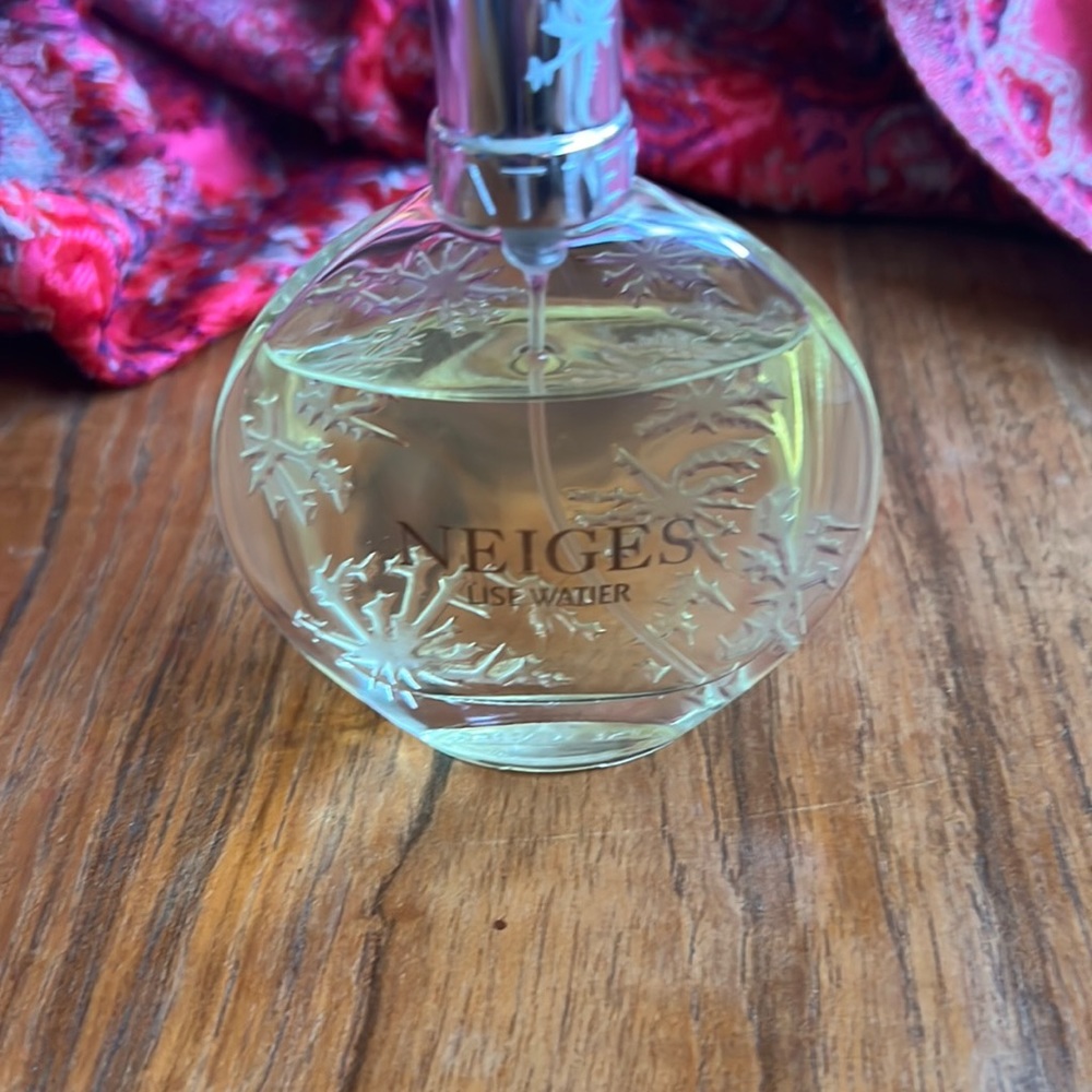 Lise Watier Neiges Eau de Toilette 50 ml with some missing